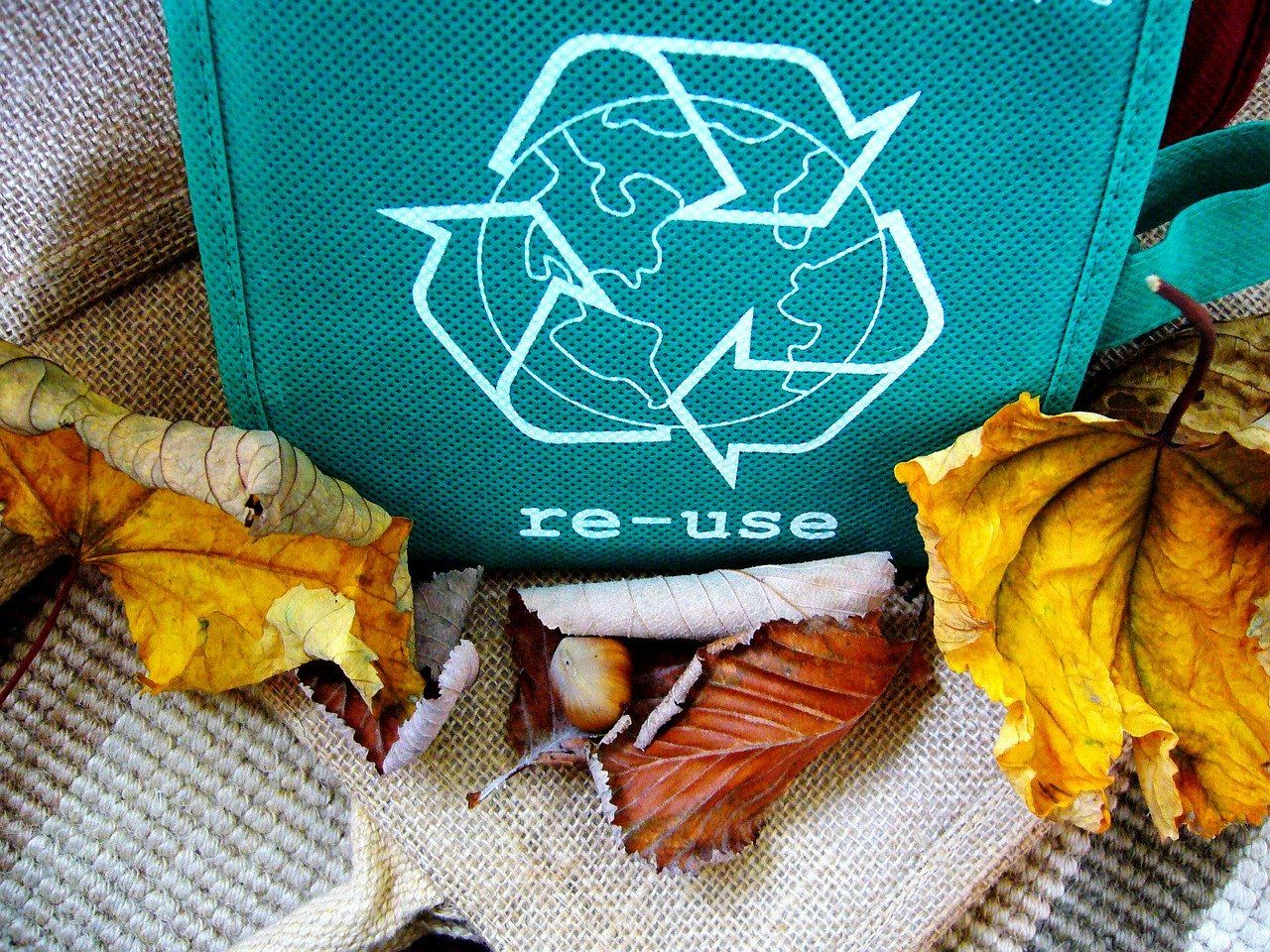 recycle 57136 1280 - Residuos, una asignatura pendiente, y más en España